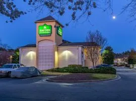 HomeTowne Studios by Red Roof Atlanta NE - Peachtree Corners