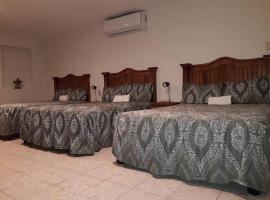 SUPER LARGE hotel room for 6/LOWEST rate, Hotel in Itaperarama