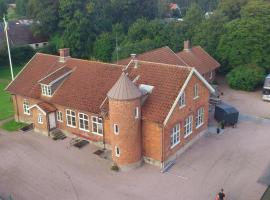 Own apartment in village school from 1886 with private entrance, počitniška nastanitev v mestu Kristianstad