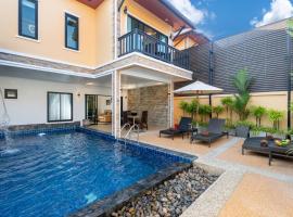 Brand New Private Pool Villa 5min to Bangtao Beach, villa in Phuket