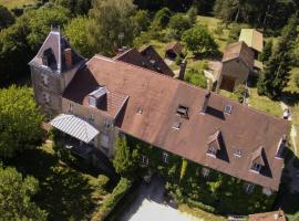 Gîte du château de Feschaux, Jura, holiday rental sa Villeneuve-sous-Pymont