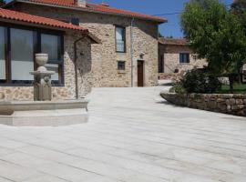 O Muiño Casa Ferrador Ribeira Sacra, hotel com estacionamento em Barantes