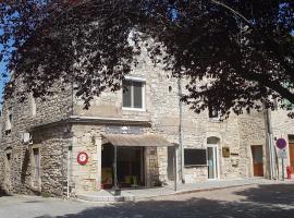 Le Mytique 2, hotel con estacionamiento en Saint-Jean-de-Maruéjols-et-Avéjan