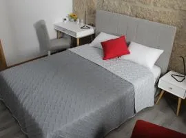 ALOJAMENTO GIRASSOL - Guest House - Quarto com casa de banho privativa