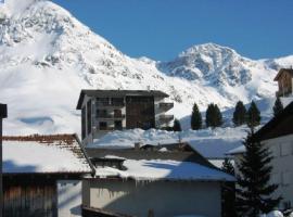 Curtinfess Rezzonico, hotel v destinaci Bivio