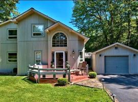 Paradise in heart of Poconos FaSt InTeRnEt Close to All Attractions, holiday rental in Pocono Summit