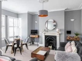 Modern & Spacious 2 Bedroom Maisonette
