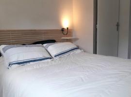 Maison tout confort à la mer 200m de la plage, 2 chambres, 2min Royan, hotel in Saint-Georges-de-Didonne