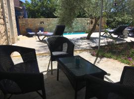 Holiday Home Ava1 with pool & Holiday Home Ava2 with whirlpool, hotel v destinaci Baderna