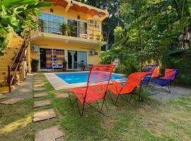 Habitacion privada con pisicina y cocina compartida, hotel in Sayulita