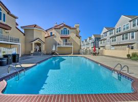 Townhome with Balcony Less Than 1 Mi to Wildwood Crest BCH!, hotel a Wildwood Crest