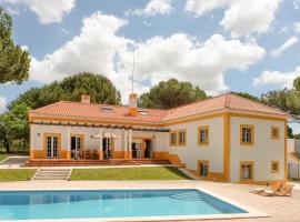4 bedrooms villa with private pool enclosed garden and wifi at Comporta, hotell med basseng i Montalvo