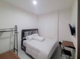 RedDoorz near Alun Alun Kota Serang, hotel v destinaci Gedeg