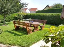 Ferienwohnung Corinna, hotel in Fehring