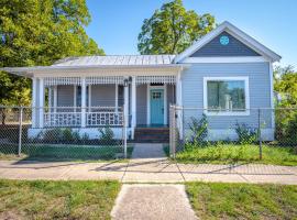 The Downtown Retreat 3BR 2BA at The AlamoDome, feriehus i San Antonio