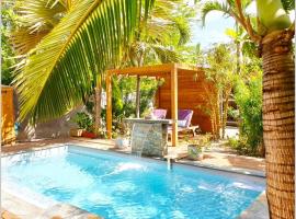 VILLA KADAL, perle rare à 50m du lagon…, hotel in La Saline les Bains