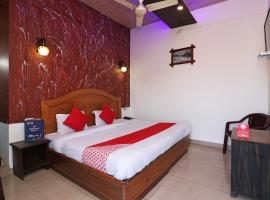 OYO 73138 Samrat Lawn & Lodge, hotel in Chandrapur