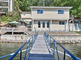 On-the-Water Retreat with Dock Pet Friendly!, cottage in Lake Ozark