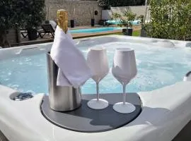 Suite l'inattendu avec Spa privatif et espace bien-être.