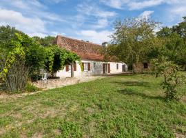 Holiday home in Cendrieux with garden shed, hotel in Cendrieux