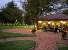 Rip van Winkel Guest House, hotel en Lephalale