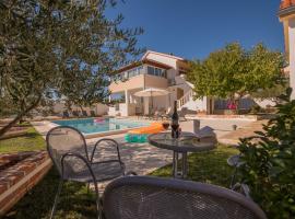 Holiday home Dinko, viešbutis mieste Pridraga