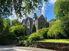 Ashleigh Buxton, villa in Buxton