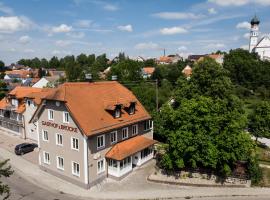 Gasthof zur Brücke, hotel con estacionamiento en Kaufering