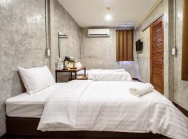 Momento House: Phra Nakhon Si Ayutthaya şehrinde bir otel