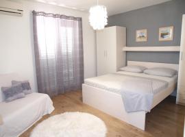 Apartmani Igor, three-star hotel in Makarska