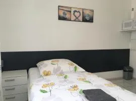 Studios Lora RM 860