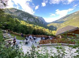 Chalet Torcel Affittacamere, hotel with parking in San Lorenzo in Banale