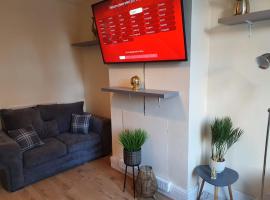 Next to Aintree Golf Course, holiday home in Aintree
