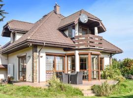 Stunning Home In Mscice With 5 Bedrooms, Jacuzzi And Wifi, villa in Mścice