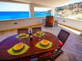 I Tri Scogghi , Villa sul Mare