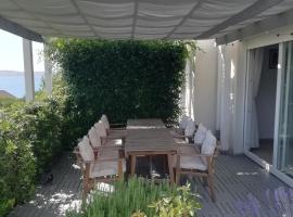 House Natali 70m from the beach - free EV top up、ルティナのホテル