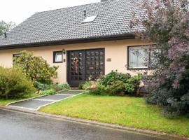 Viesnīca ar autostāvvietu Holiday home in Kyllburg Eifel near the forest pilsētā Kyllburg