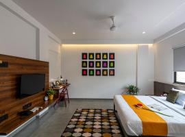 The Cult Stay, hotel in Solapur