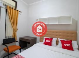 OYO 3253 Sofia Residence, hotel with parking in Telukjambe