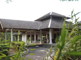Rungan Sari Meeting Center & Resort, càmping resort a Guhung