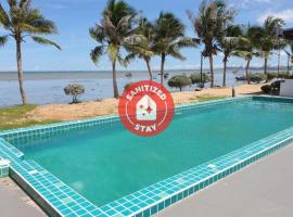 CAPITAL O 1088 Golden Dragon Beach Resort, hotel v destinaci Bang Lamung