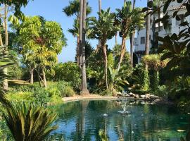 Apartment Costalita, direct beach access, ground floor, salt water pool, hotel near El Saladillo Beach, Estepona