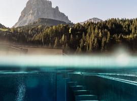 Hotel Touring Dolomites, hotel a Santa Cristina in Val Gardena
