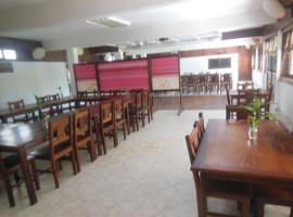 HOTEL HAZOVOLA, hotell i Antalaha