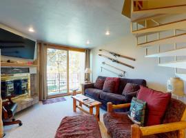 Summit House East 113, hotel with parking in Copper Mountain