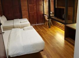 Little Kampung Studio, hotel in Teluk Intan