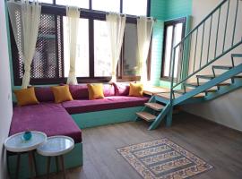 Turquoise, cheap hotel in Nablus