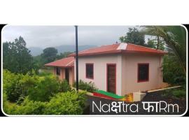 Nakshatra Farm Villas, отель в городе Chinchavli
