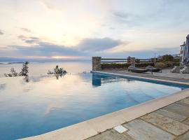 Black Diamond Luxury Unique Villa Pelion, hotel with parking in Lafkos