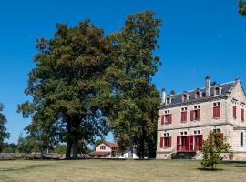 Chateau Vulcain, holiday home in Bernos